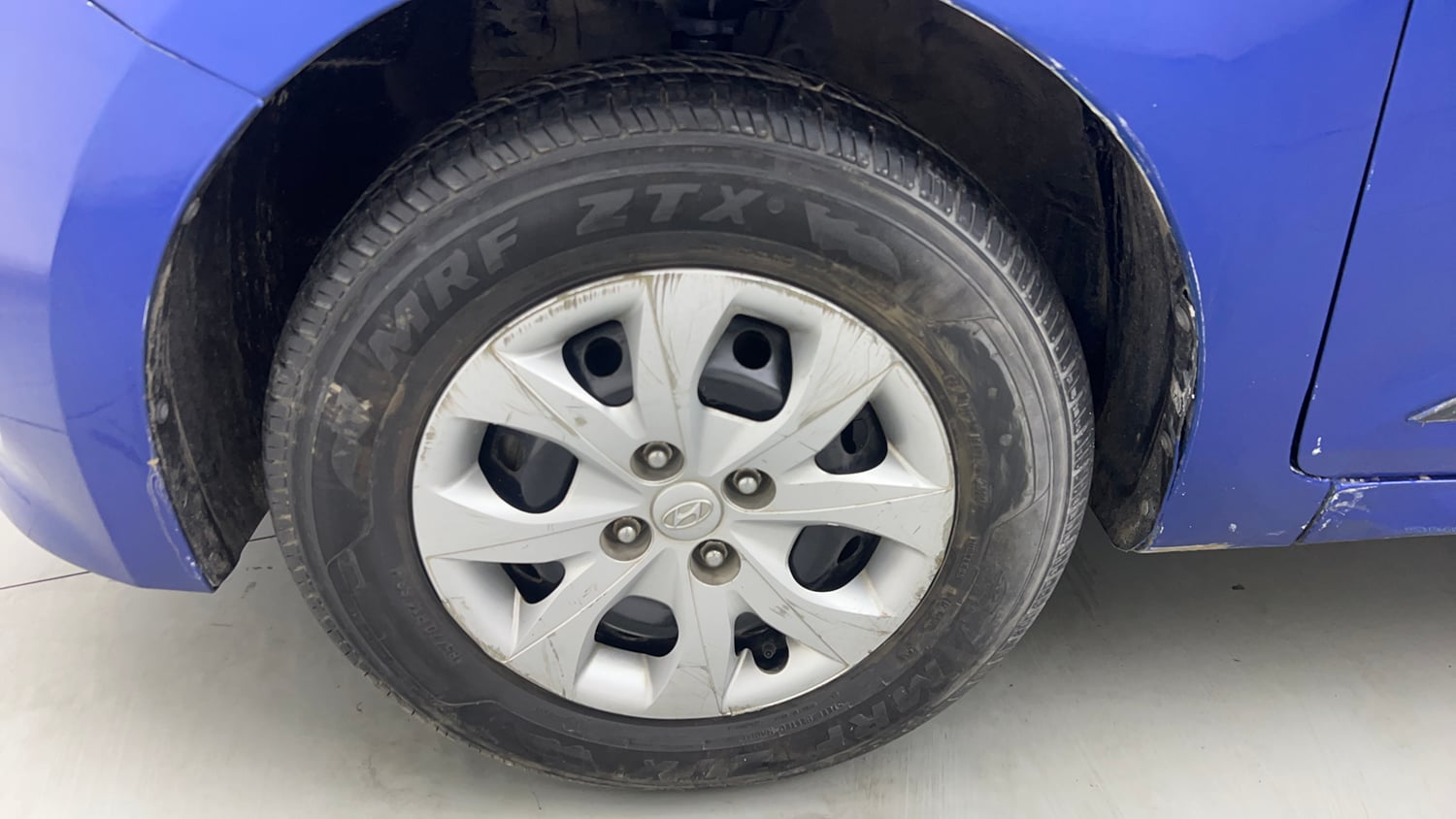 Used 2014 Hyundai Elite i20 Sportz 1.2 Petrol Manual tyres LEFT FRONT TYRE RIM VIEW