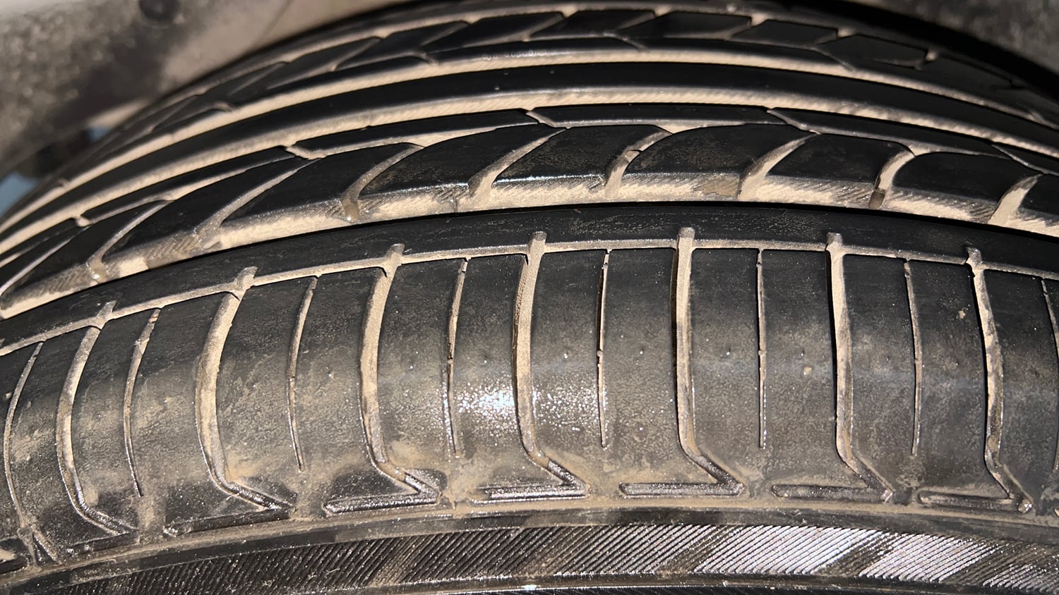 Used 2017 Hyundai Creta SX Plus 1.6 AT Petrol Petrol Automatic tyres RIGHT REAR TYRE TREAD VIEW
