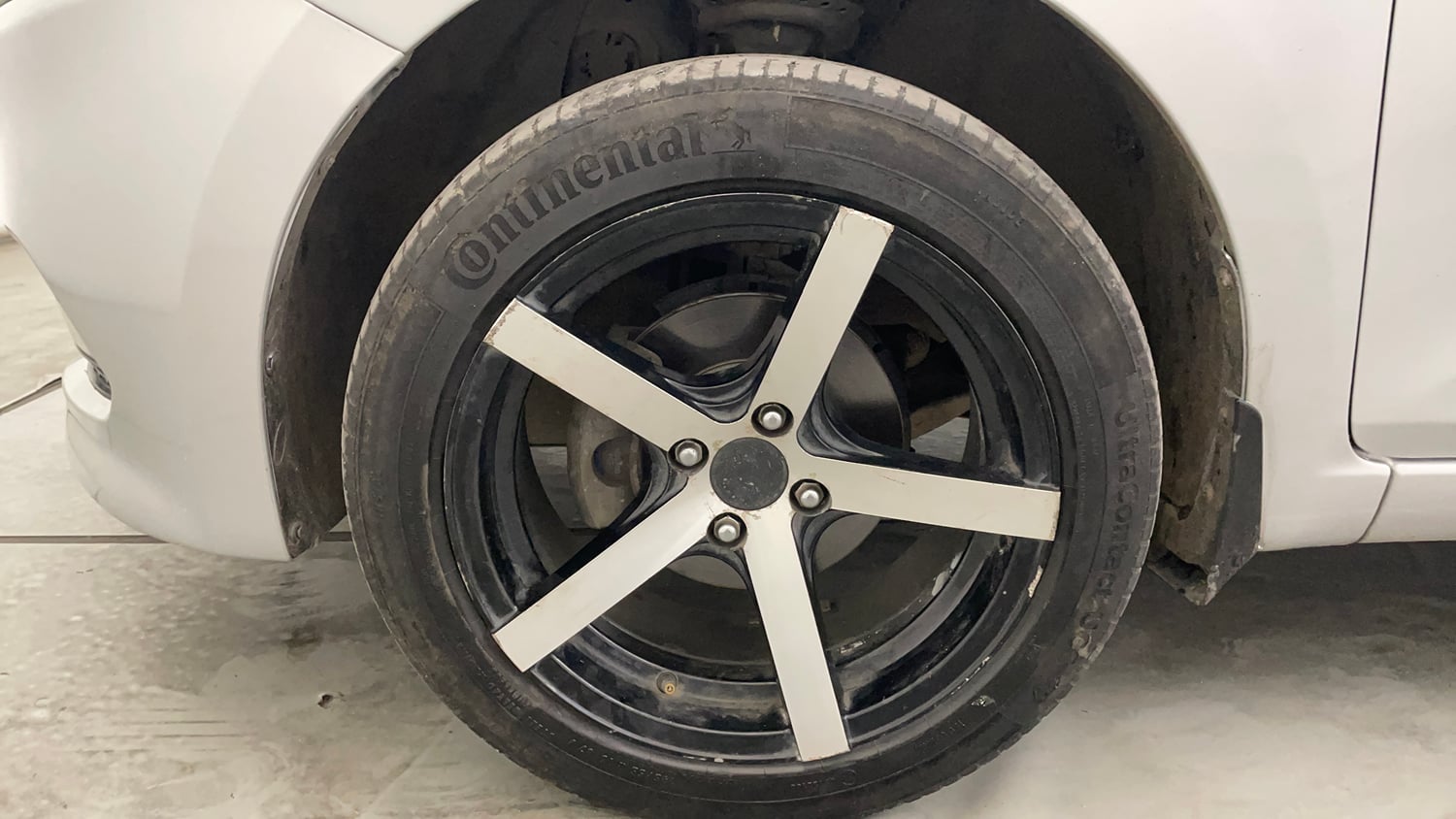 Used 2017 Hyundai Elite i20 Asta 1.2 Petrol Manual tyres LEFT FRONT TYRE RIM VIEW