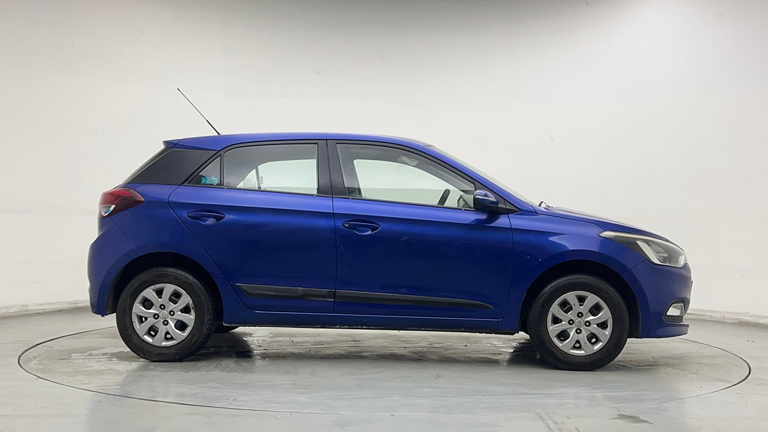Used 2014 Hyundai Elite i20 Sportz 1.2 Petrol Manual exterior RIGHT SIDE VIEW