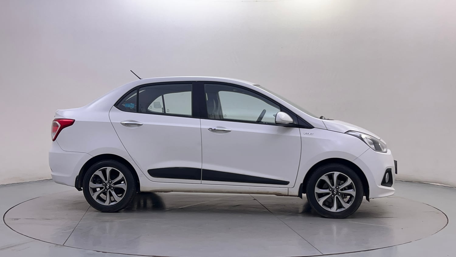 Used 2015 Hyundai Xcent SX 1.2 (O) Petrol Manual exterior RIGHT SIDE VIEW