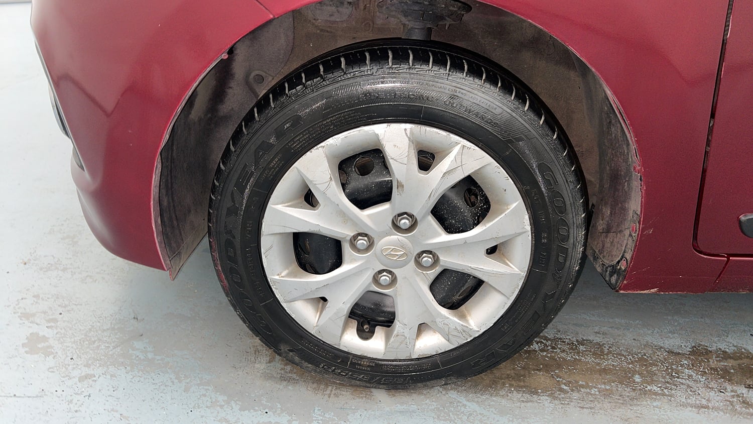 Used 2016 Hyundai Grand i10 Sportz 1.2 Kappa VTVT Petrol Manual tyres LEFT FRONT TYRE RIM VIEW