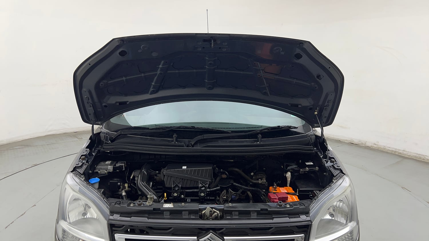 Used 2023 Maruti Suzuki Wagon R VXI 1.0 CNG Cng Manual engine ENGINE & BONNET OPEN FRONT VIEW