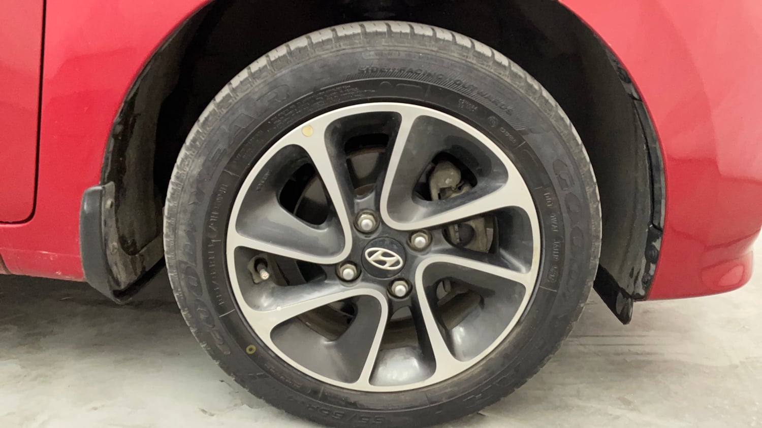Used 2018 Hyundai Grand i10 Asta 1.2 Kappa VTVT Petrol Manual tyres RIGHT FRONT TYRE RIM VIEW