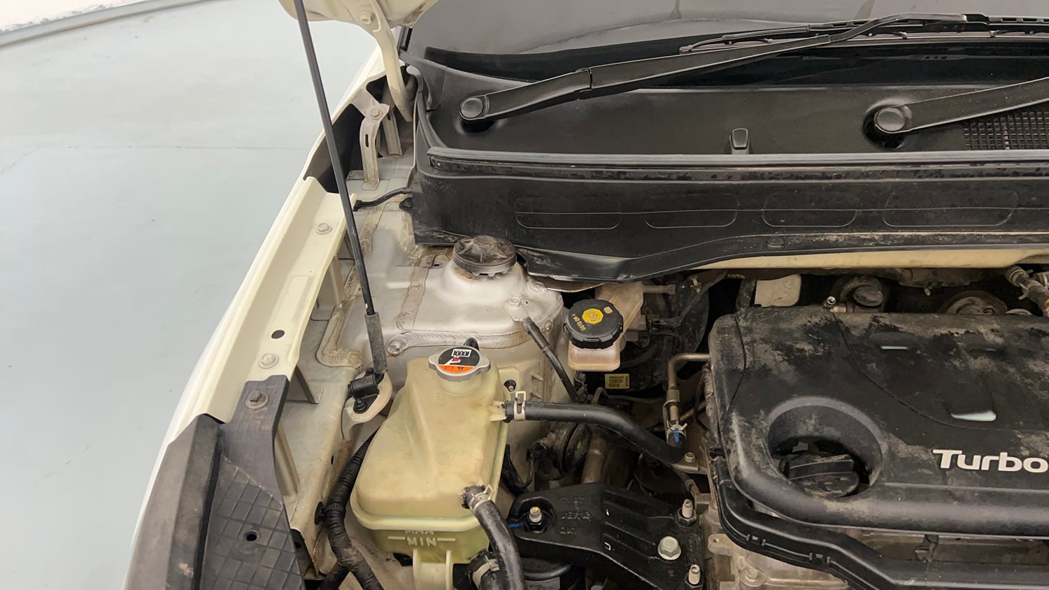 Used 2019 Hyundai Venue SX Plus 1.0 Turbo DCT Petrol Automatic engine ENGINE RIGHT SIDE HINGE & APRON VIEW