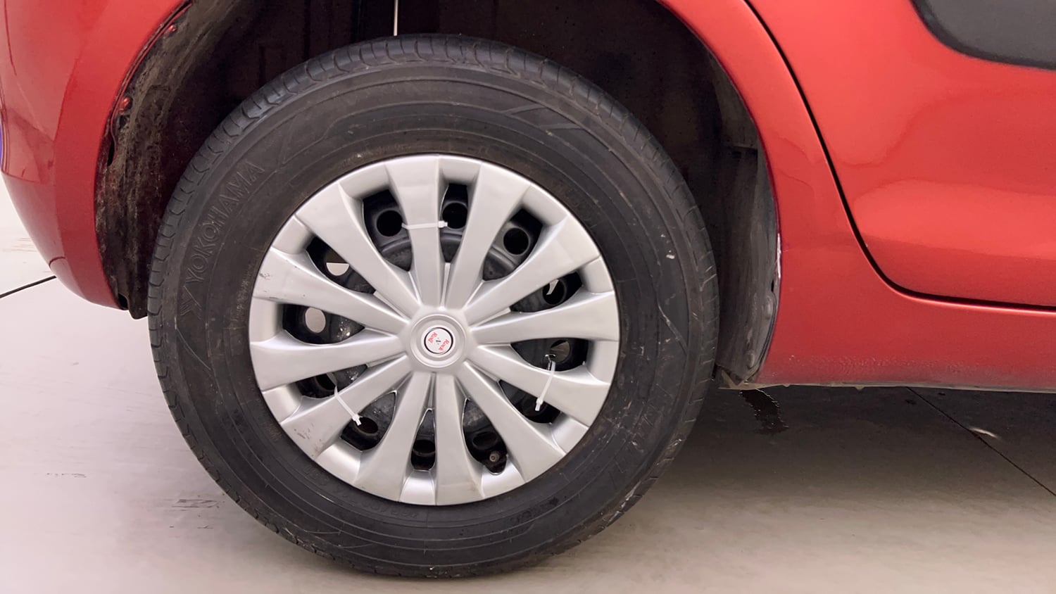 Used 2012 Maruti Suzuki Swift VXi Petrol Manual tyres RIGHT REAR TYRE RIM VIEW