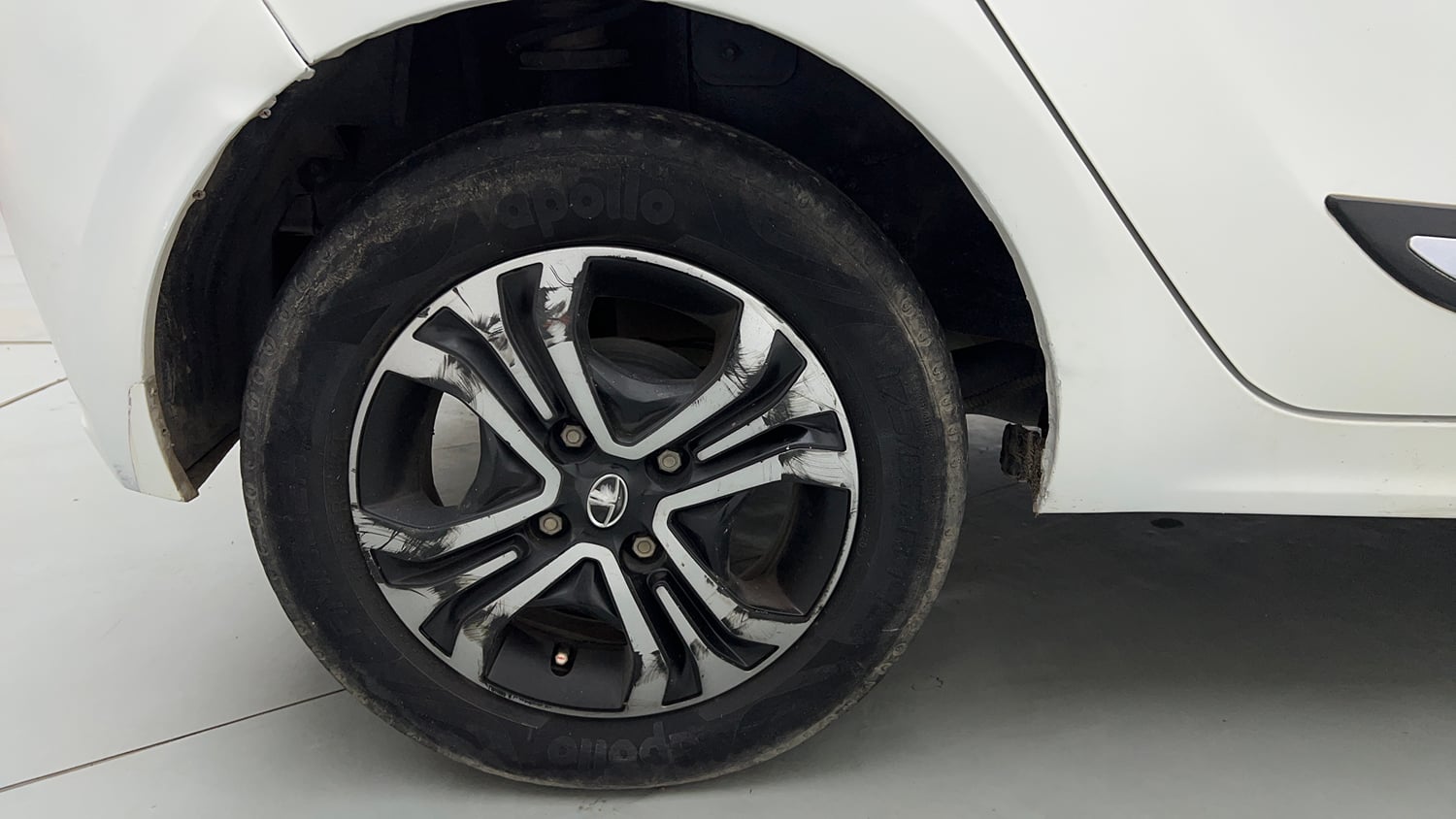 Used 2020 Tata Tiago XZA Petrol Automatic tyres RIGHT REAR TYRE RIM VIEW