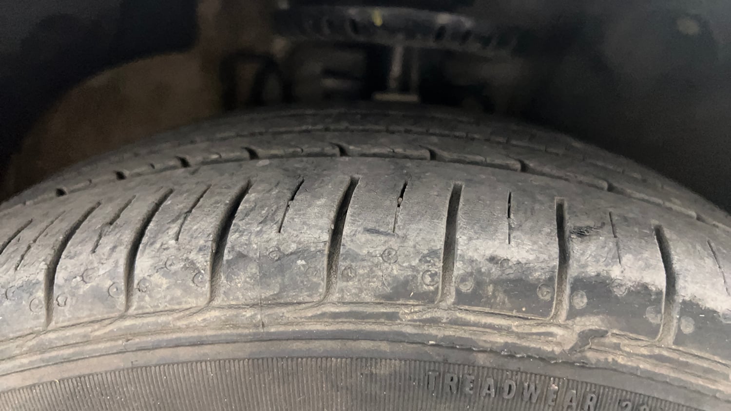 Used 2022 Volkswagen Vento Highline Plus 1.0L TSI Automatic Petrol Automatic tyres RIGHT FRONT TYRE TREAD VIEW