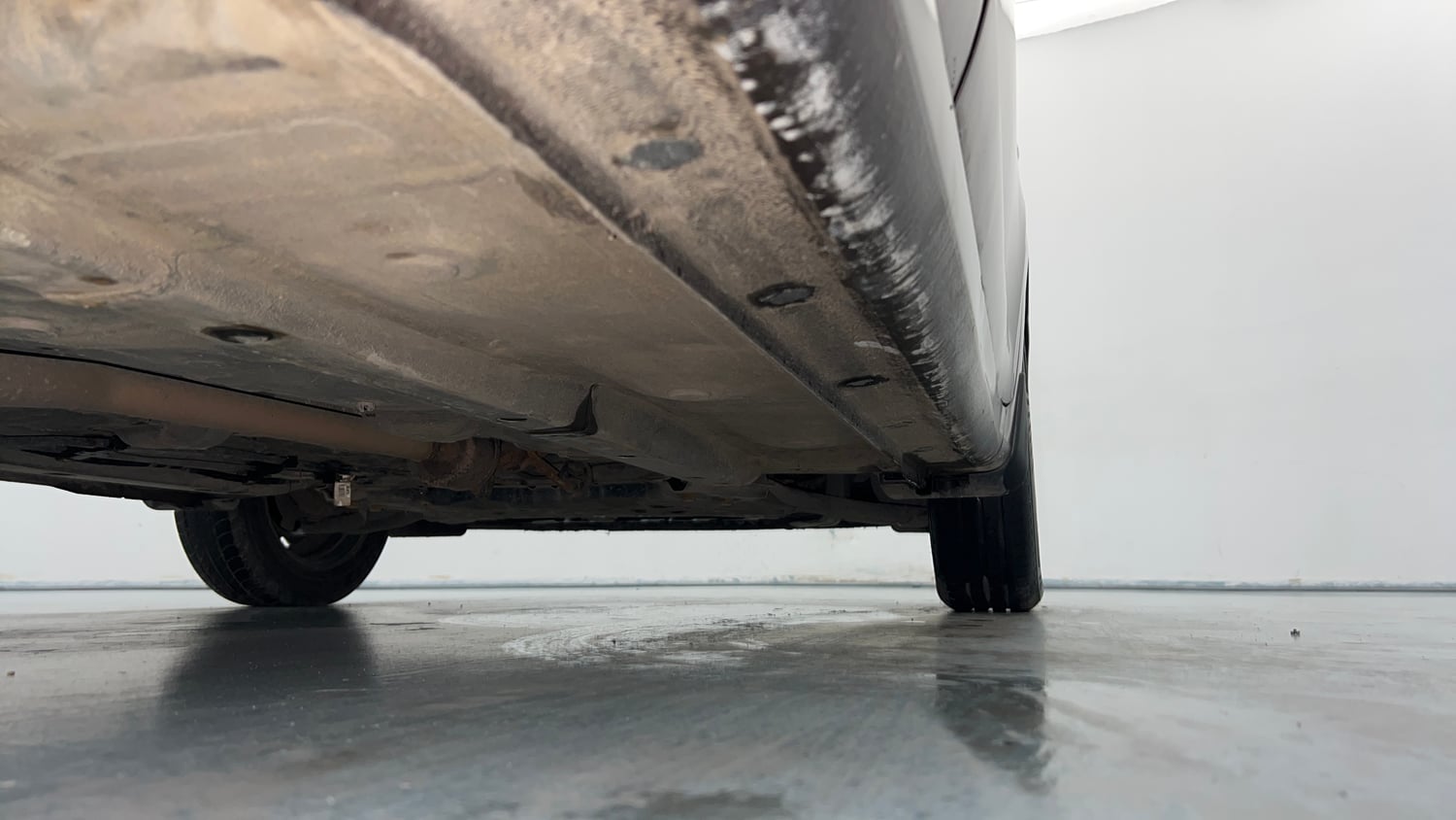 Used 2022 Hyundai Aura S 1.2 CNG Cng Manual extra REAR RIGHT UNDERBODY VIEW