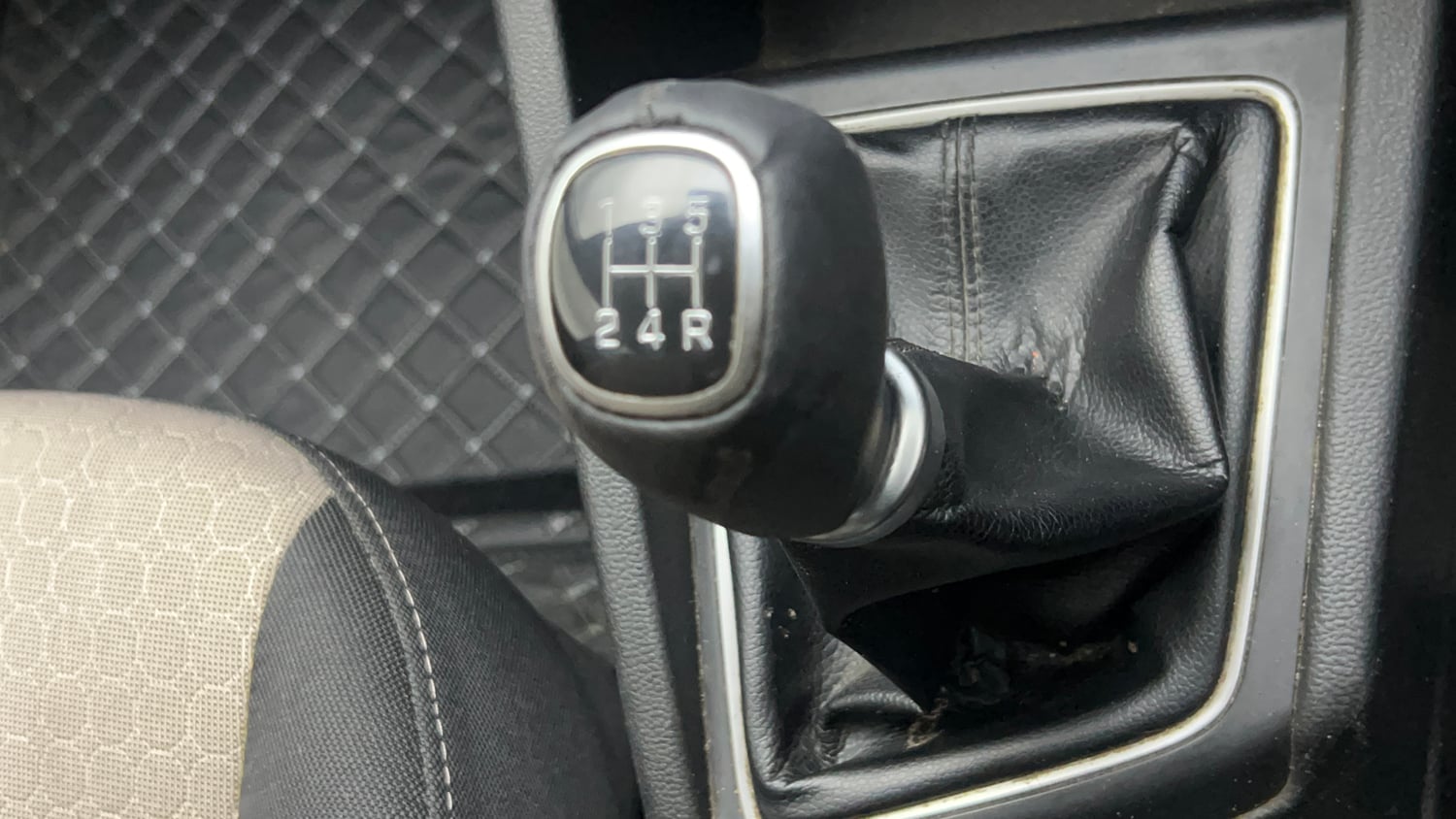 Used 2014 Hyundai Elite i20 Sportz 1.2 Petrol Manual interior GEAR  KNOB VIEW