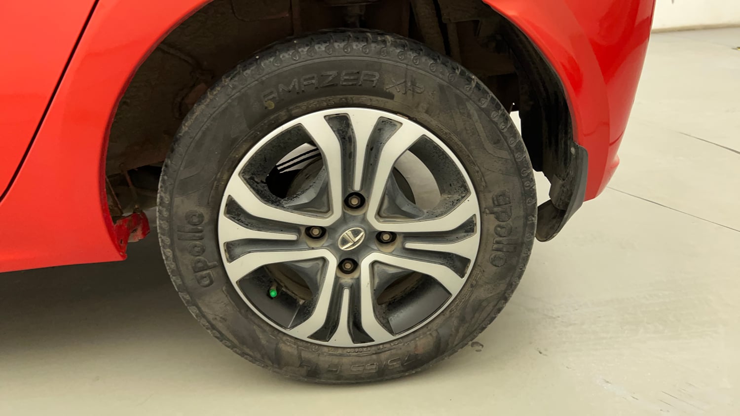 Used 2021 Tata Tiago XZ Petrol Manual tyres LEFT REAR TYRE RIM VIEW