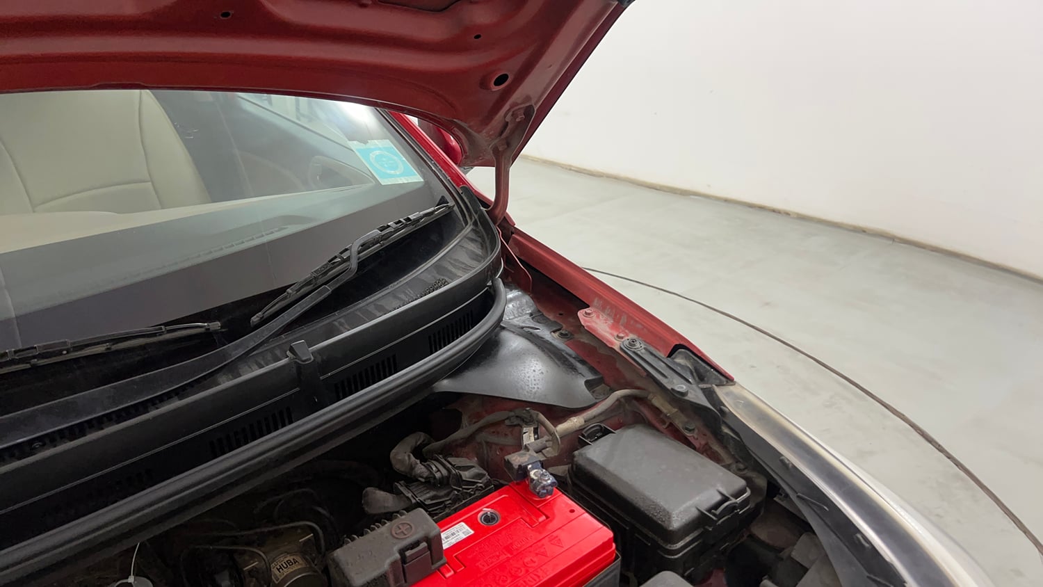 Used 2016 Hyundai Elite i20 Sportz 1.2 Petrol Manual engine ENGINE LEFT SIDE HINGE & APRON VIEW
