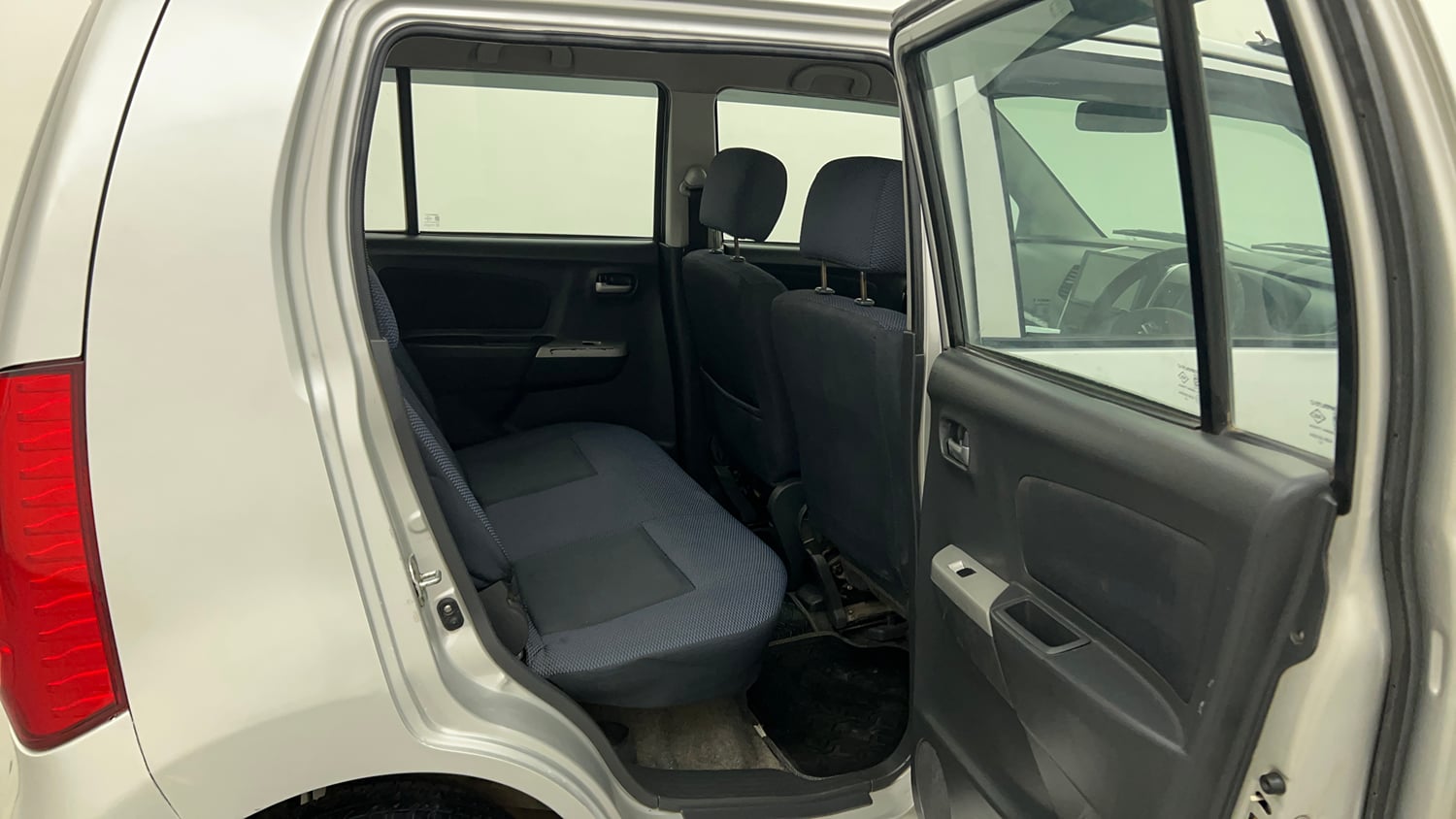 Used 2012 Maruti Suzuki Wagon R 1.0 VXI Petrol + CNG (Outside Fitted) Cng Manual interior RIGHT SIDE REAR DOOR CABIN VIEW