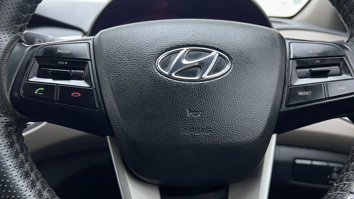 Used 2017 Hyundai Creta SX Plus 1.6 AT Petrol Petrol Automatic top_features Airbags
