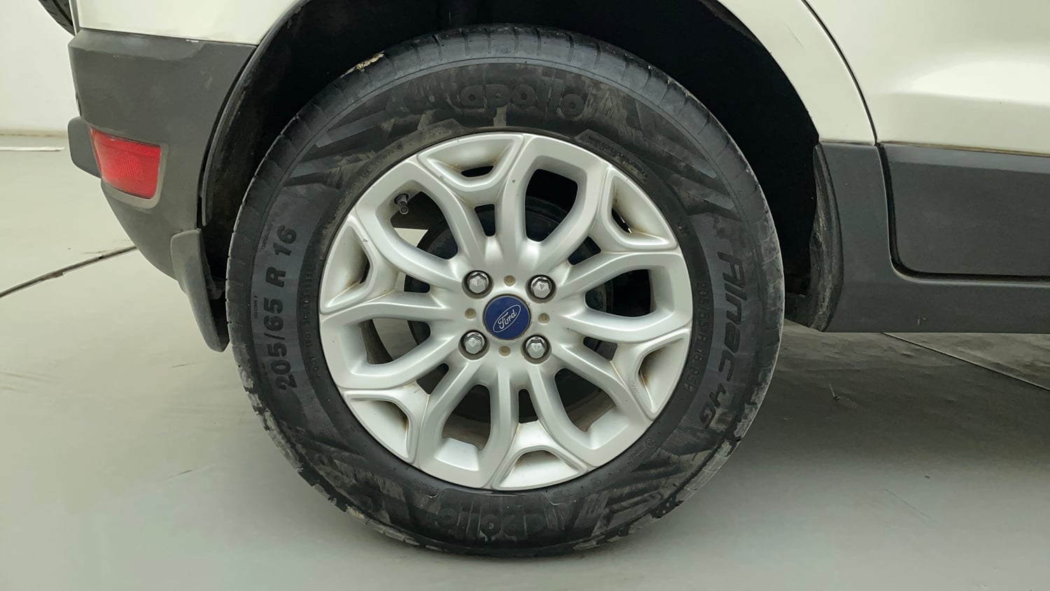 Used 2017 Ford EcoSport Titanium 1.5L TDCi Diesel Manual tyres RIGHT REAR TYRE RIM VIEW