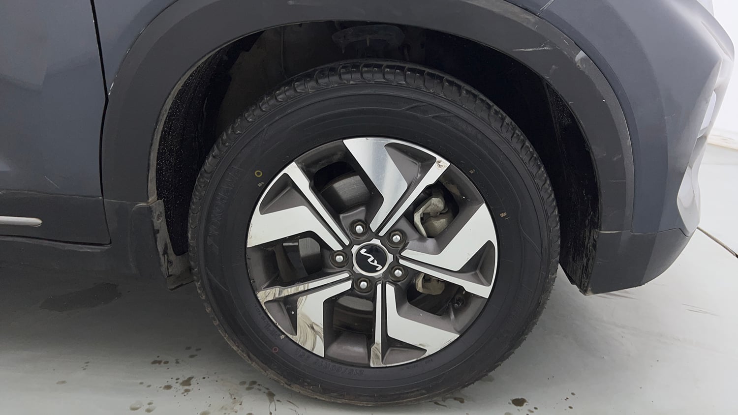 Used 2023 Kia Sonet HTX 1.0 Turbo Petrol DCT Petrol Automatic tyres RIGHT FRONT TYRE RIM VIEW