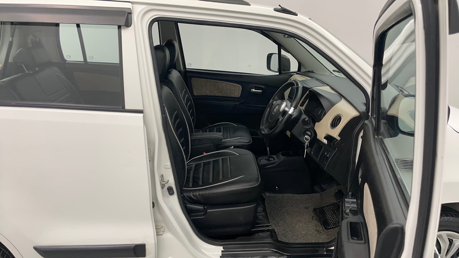 Used 2017 Maruti Suzuki Wagon R 1.0 VXI AMT Petrol Automatic interior RIGHT SIDE FRONT DOOR CABIN VIEW