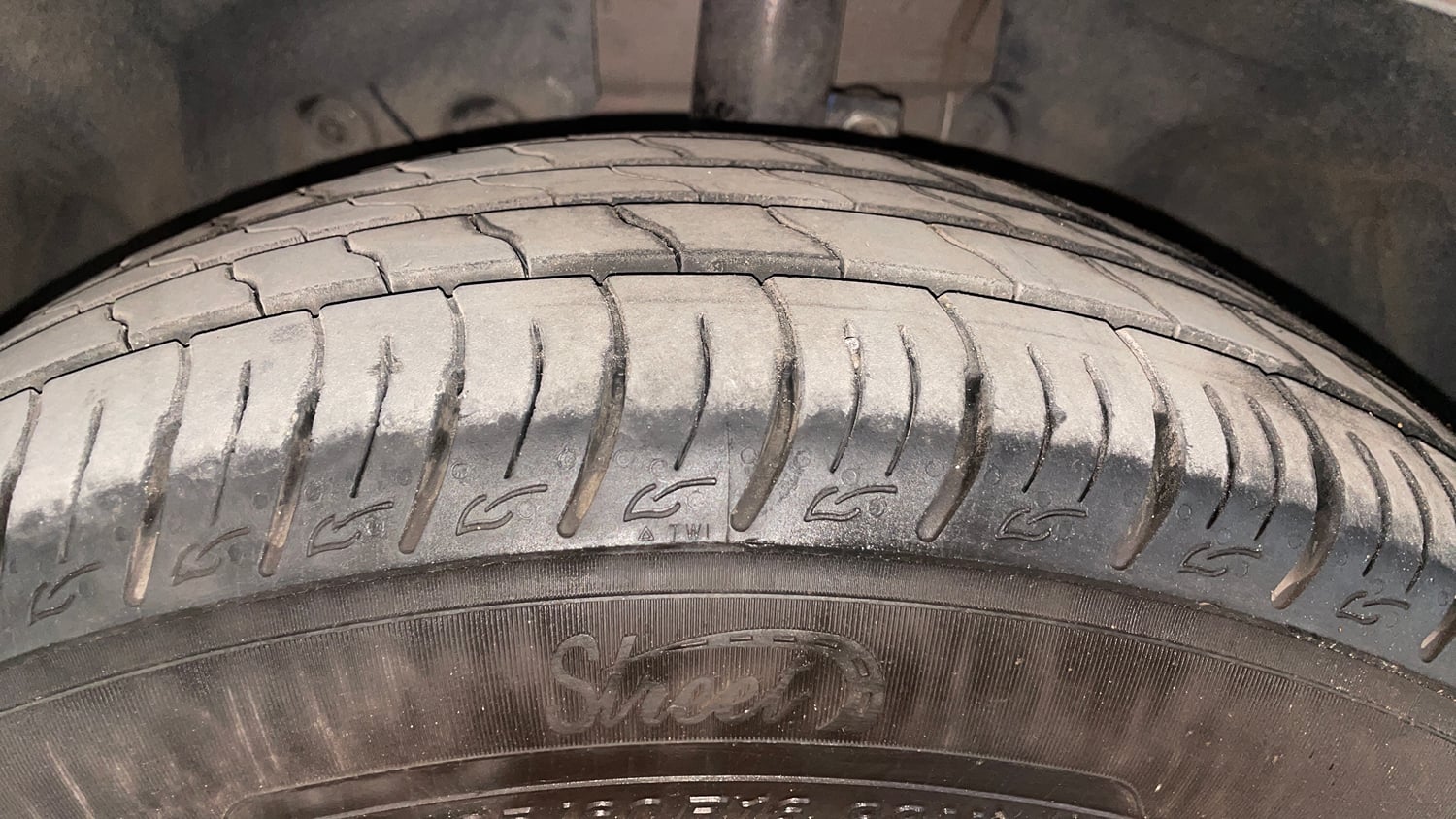 Used 2016 Ford EcoSport Titanium 1.5L Ti-VCT AT Petrol Automatic tyres LEFT FRONT TYRE TREAD VIEW