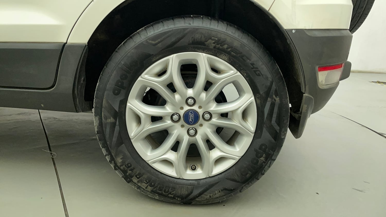 Used 2017 Ford EcoSport Titanium 1.5L TDCi Diesel Manual tyres LEFT REAR TYRE RIM VIEW