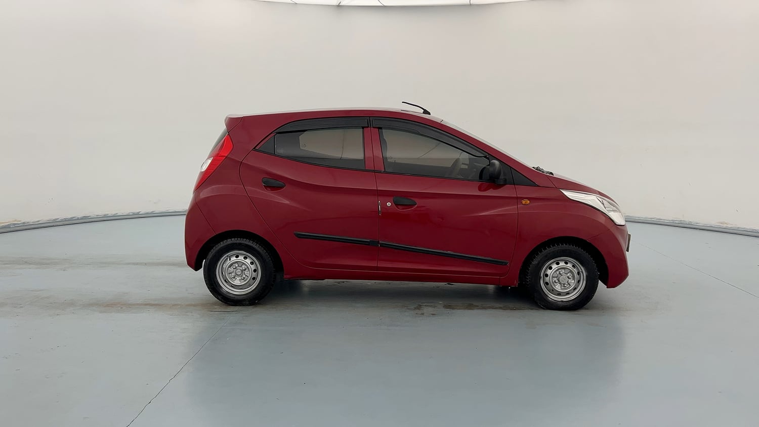 Used 2015 Hyundai Eon Era + Petrol Manual exterior RIGHT SIDE VIEW