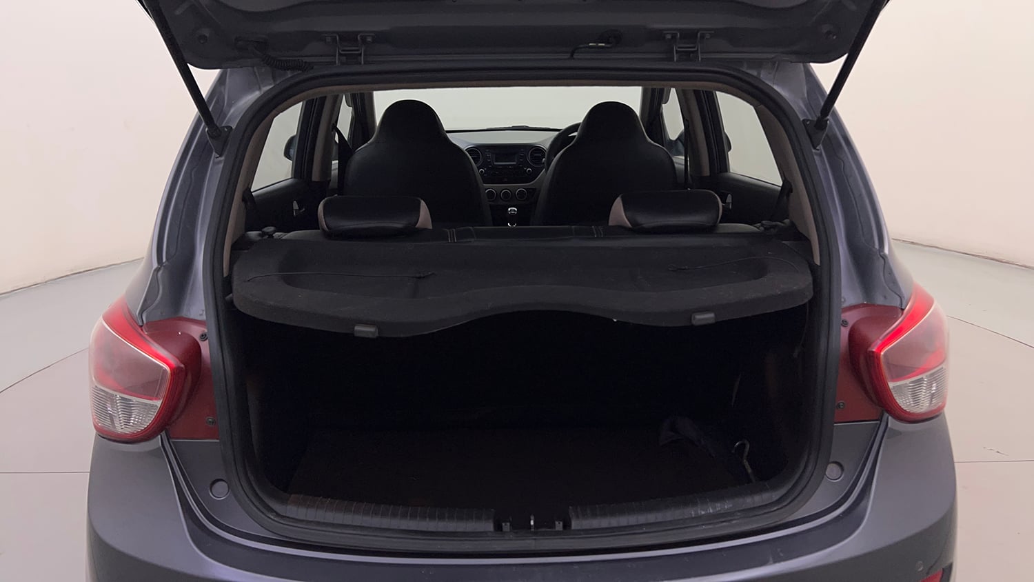 Used 2016 Hyundai Grand i10 Asta 1.2 Kappa VTVT (O) Petrol Manual interior DICKY INSIDE VIEW