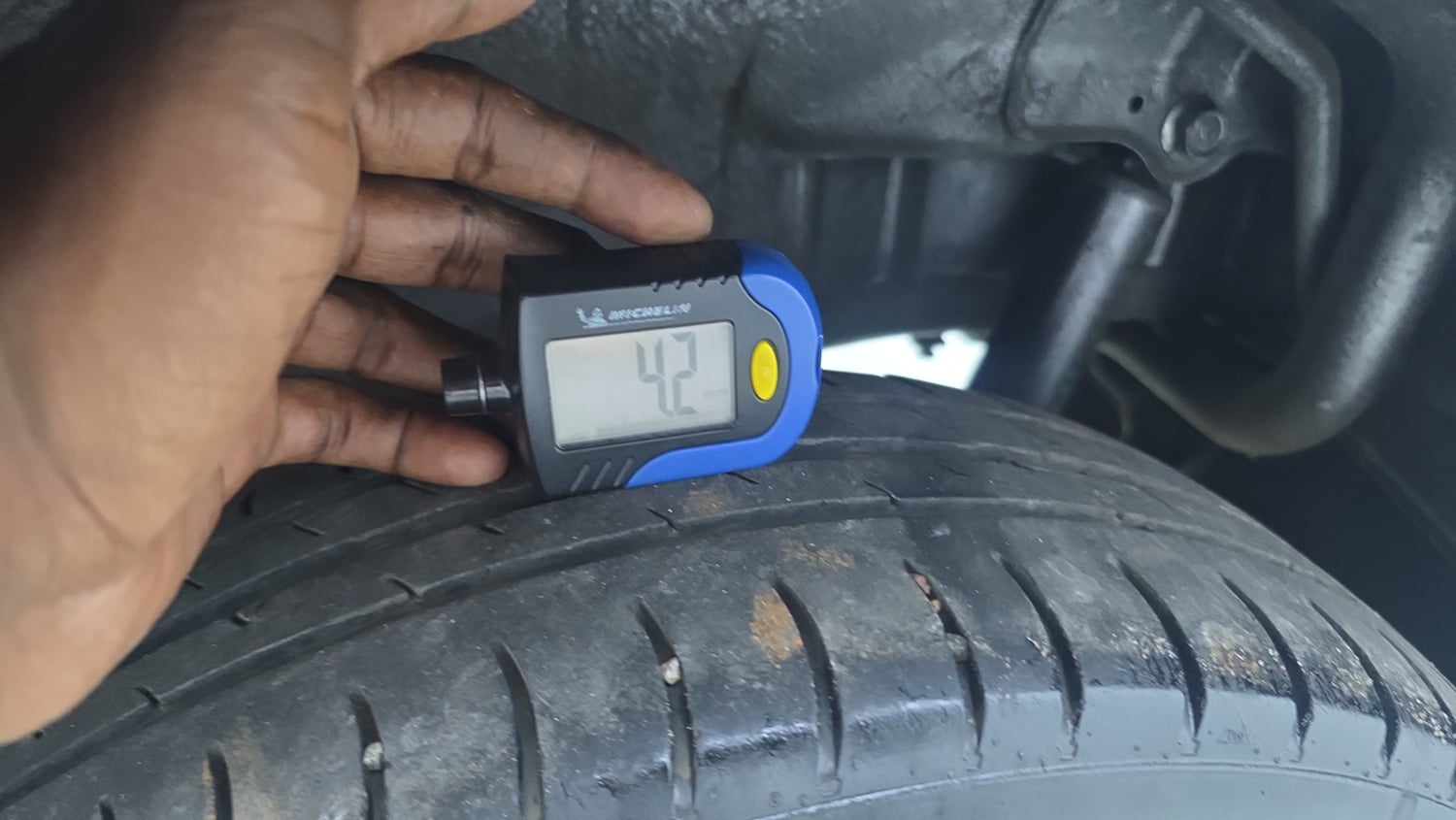 Used 2017 Maruti Suzuki Wagon R VXI Petrol Manual tyres LEFT REAR TYRE TREAD VIEW