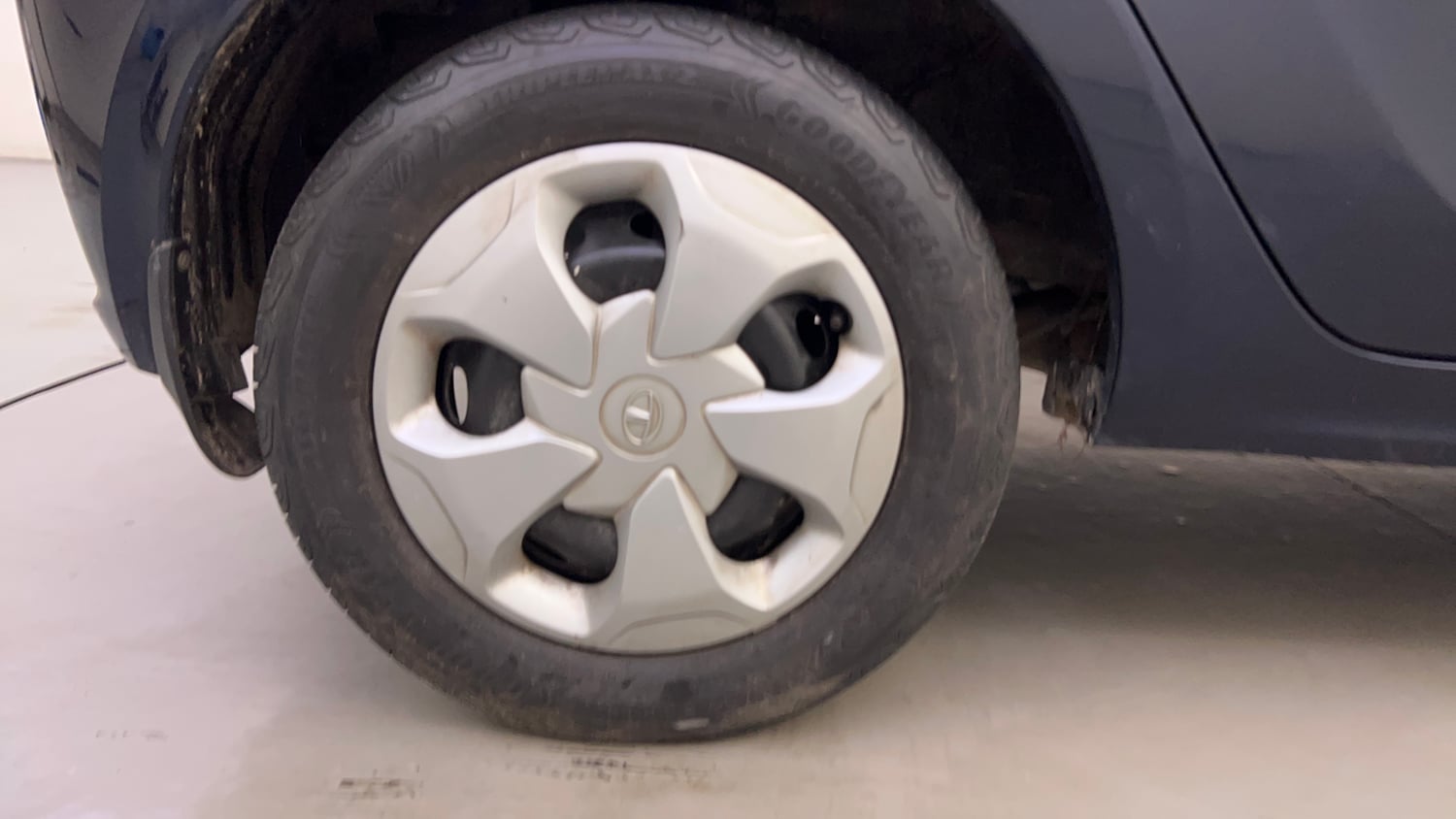 Used 2021 Tata Tiago XT Petrol Manual tyres RIGHT REAR TYRE RIM VIEW