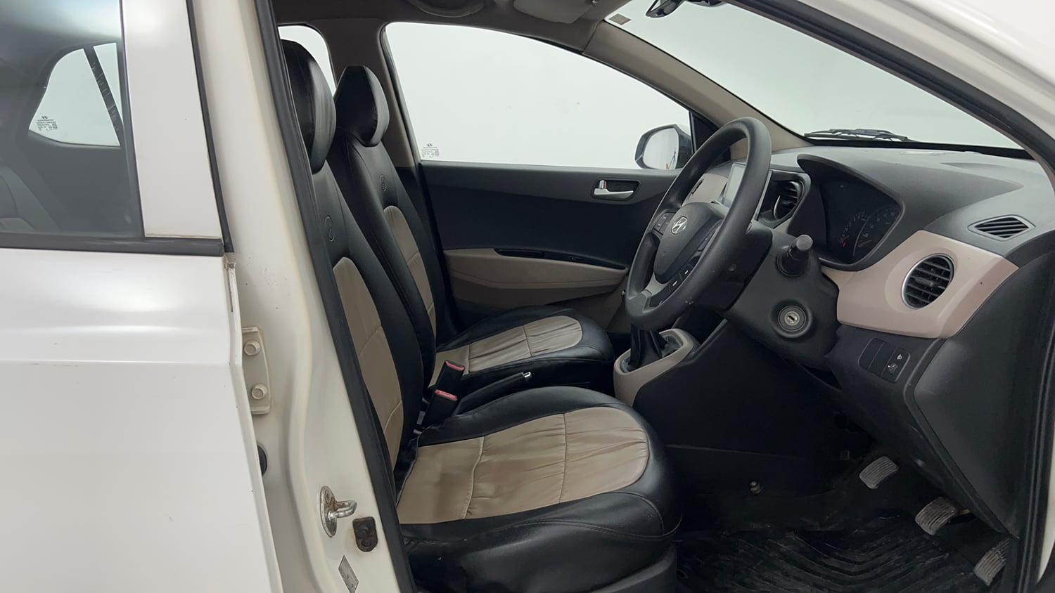 Used 2015 Hyundai Grand i10 Sportz 1.2 Kappa VTVT Petrol Manual interior RIGHT SIDE FRONT DOOR CABIN VIEW