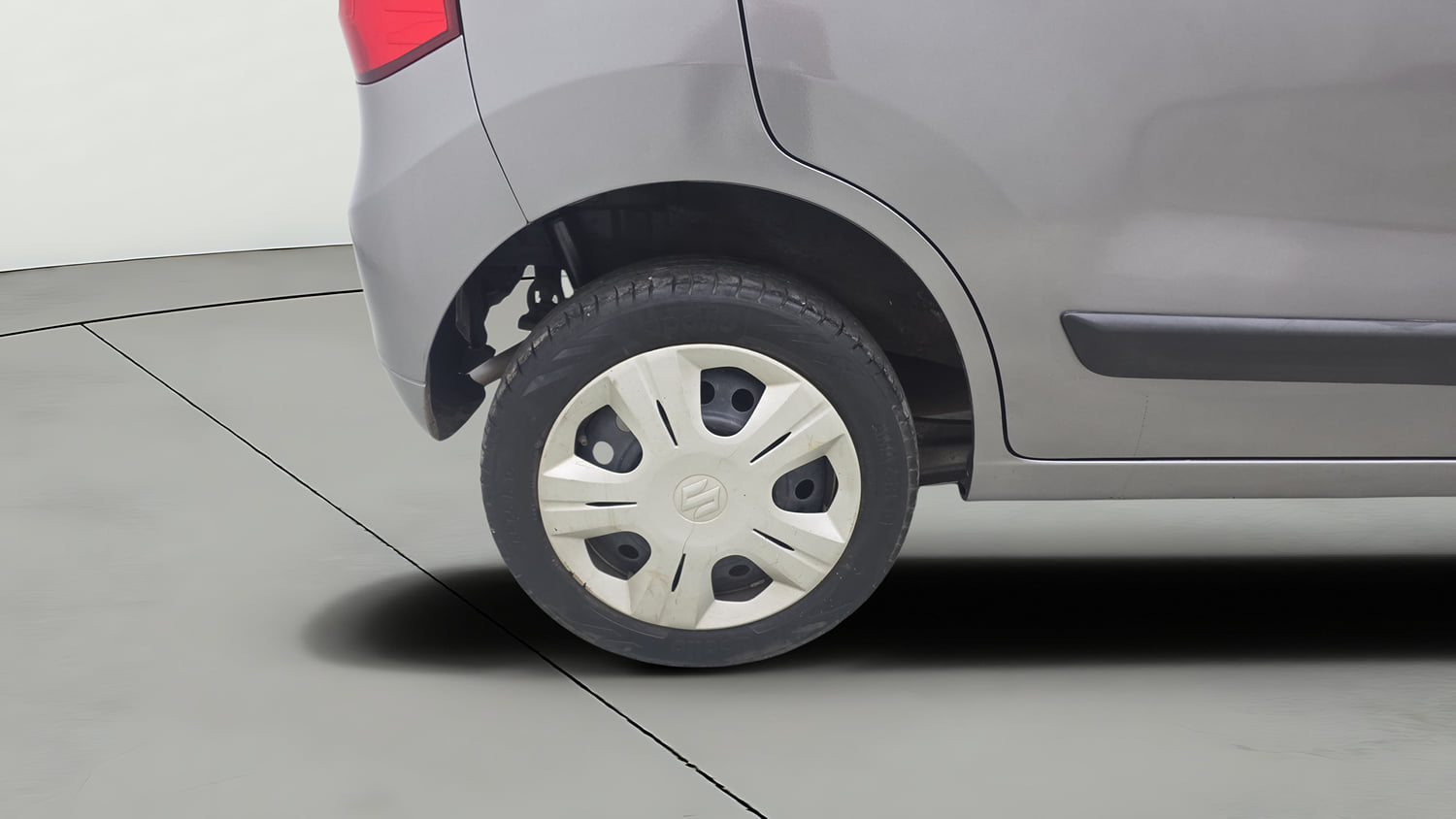 Used 2017 Maruti Suzuki Wagon R VXI Petrol Manual tyres RIGHT REAR TYRE RIM VIEW