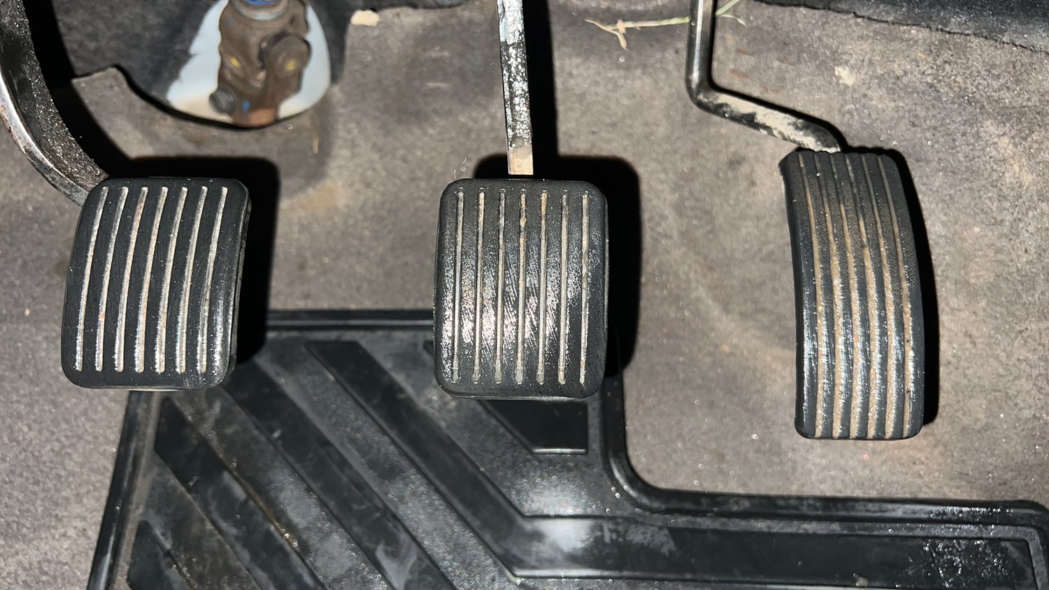 Used 2014 Hyundai i10 Sportz 1.1 iRDE2 Petrol Manual interior PEDALS VIEW