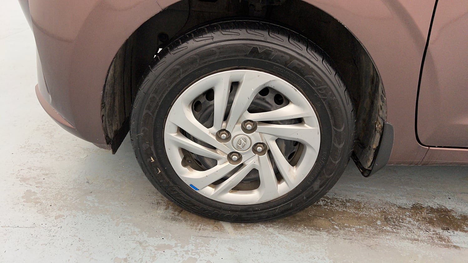 Used 2022 Hyundai Aura S 1.2 CNG Cng Manual tyres LEFT FRONT TYRE RIM VIEW