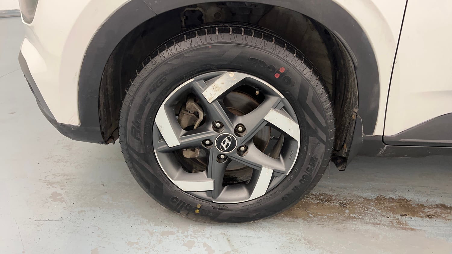 Used 2019 Hyundai Venue SX Plus 1.0 Turbo DCT Petrol Automatic tyres LEFT FRONT TYRE RIM VIEW