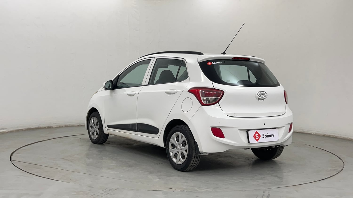 Used 2015 Hyundai Grand i10 Sportz 1.2 Kappa VTVT Petrol Manual exterior LEFT REAR CORNER VIEW
