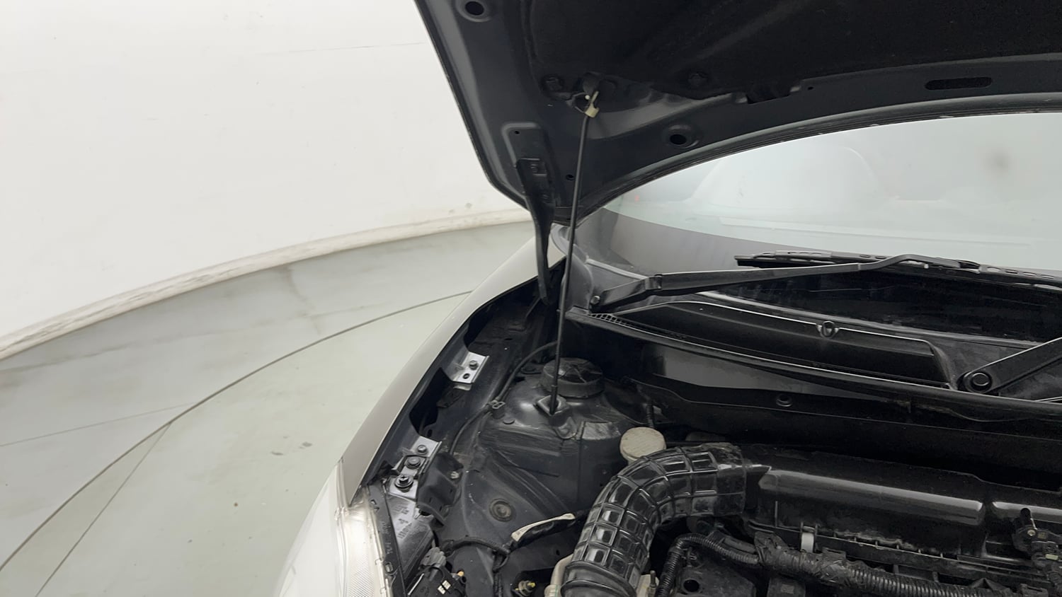 Used 2023 Maruti Suzuki Swift LXi Petrol Manual engine ENGINE RIGHT SIDE HINGE & APRON VIEW