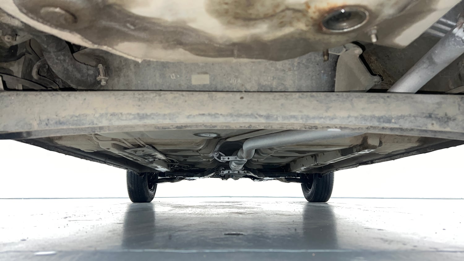 Used 2014 Hyundai i10 Sportz 1.1 iRDE2 Petrol Manual extra REAR UNDERBODY VIEW (TAKEN FROM REAR)