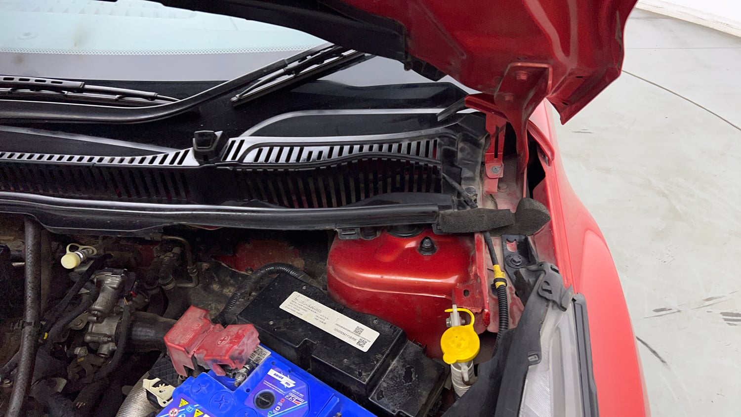 Used 2022 Tata Nexon XZA Plus Petrol Automatic engine ENGINE LEFT SIDE HINGE & APRON VIEW