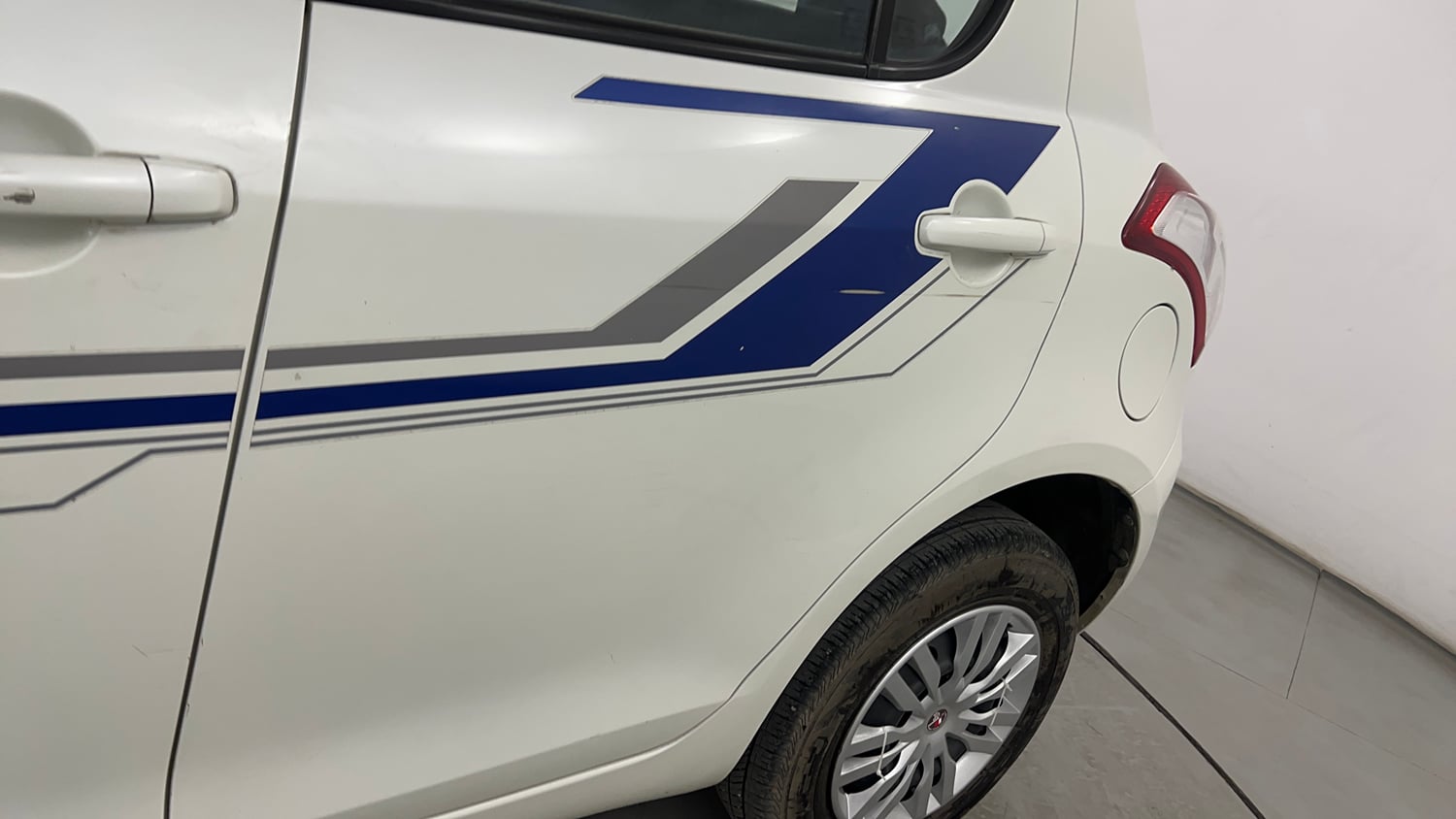 Used 2013 Maruti Suzuki Swift VXi Petrol Manual dents MINOR SCRATCH
