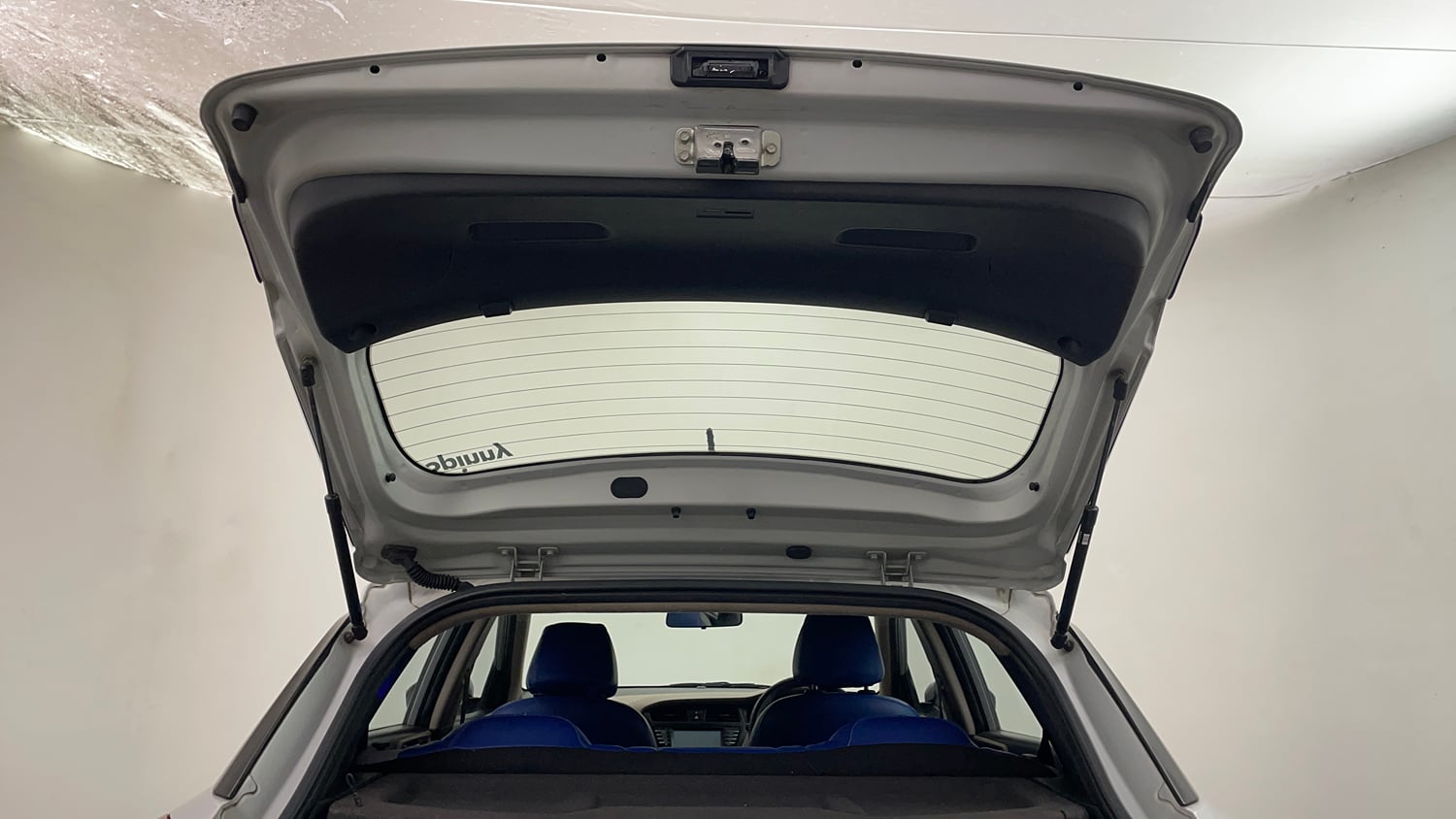 Used 2017 Hyundai Elite i20 Asta 1.2 Petrol Manual interior DICKY DOOR OPEN VIEW