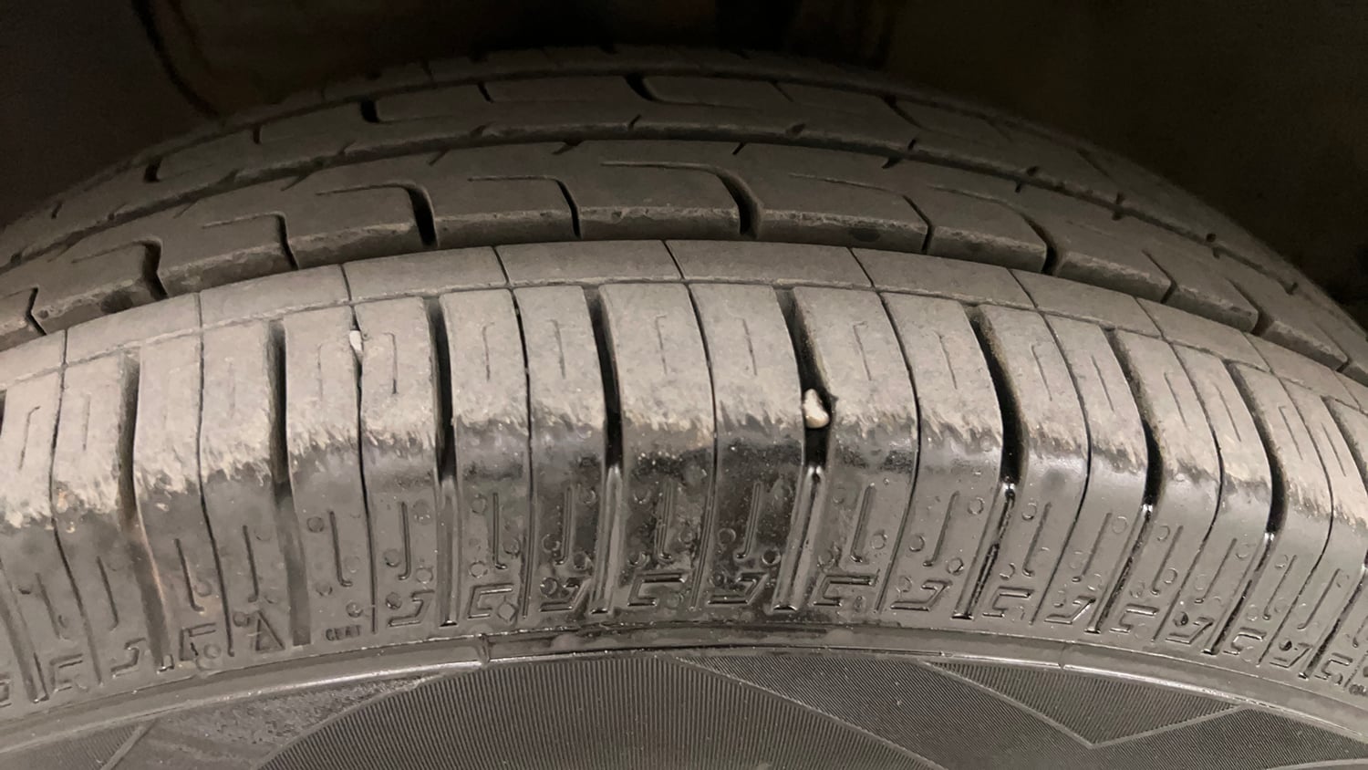 Used 2015 Hyundai Elite i20 Sportz 1.2 Petrol Manual tyres LEFT FRONT TYRE TREAD VIEW
