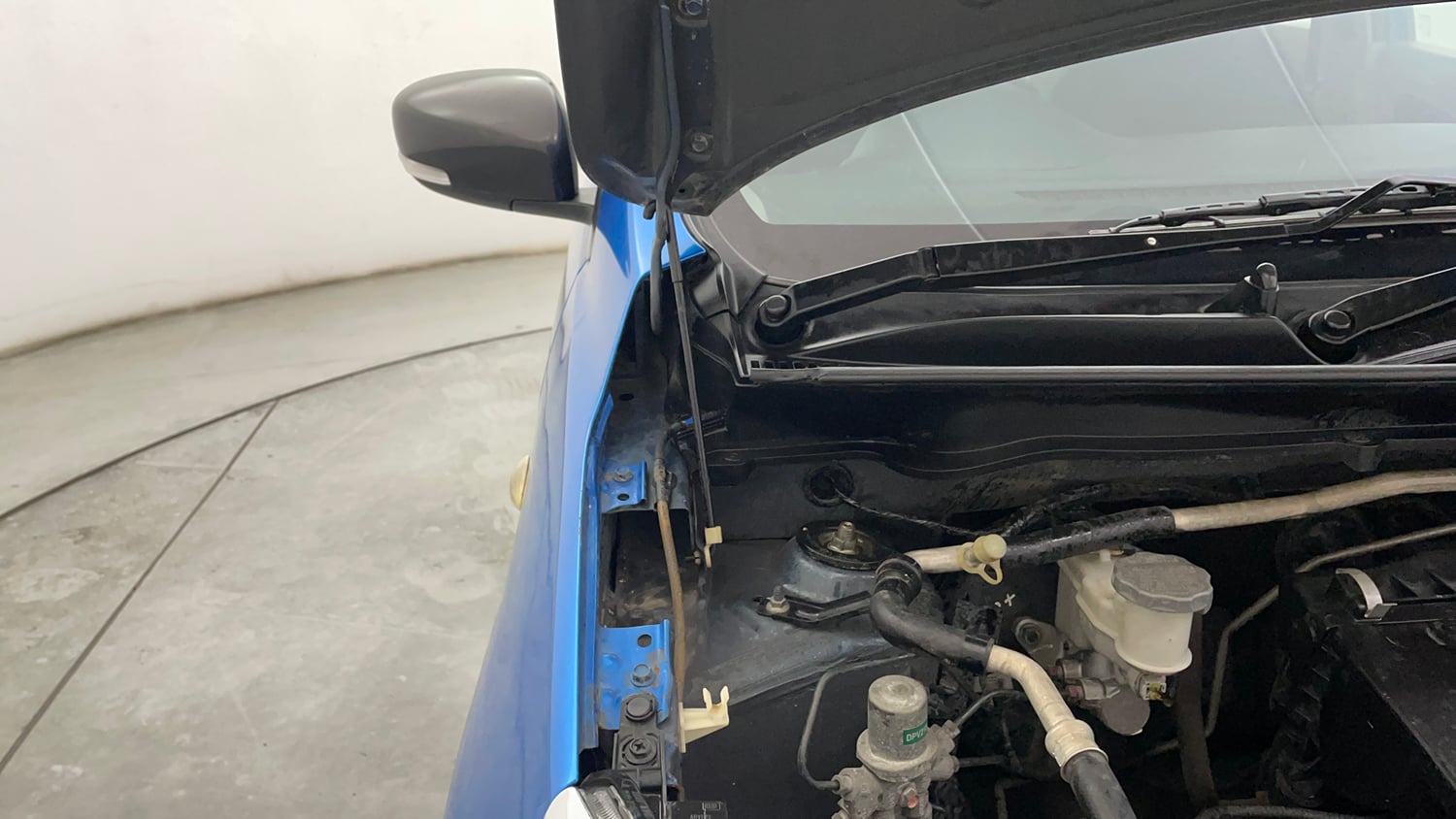 Used 2016 Maruti Suzuki Celerio VXi AMT Petrol Automatic engine ENGINE RIGHT SIDE HINGE & APRON VIEW