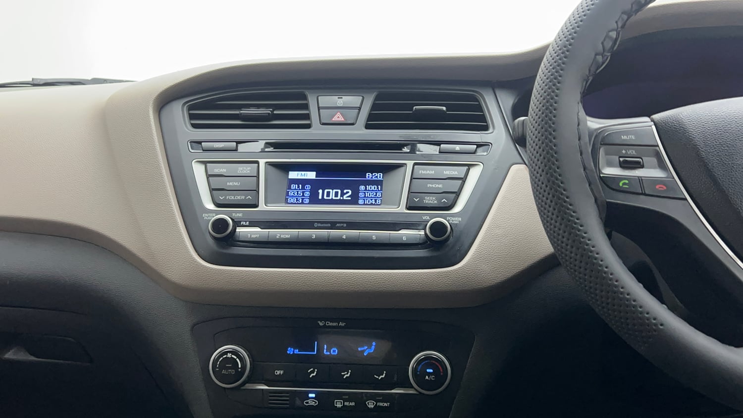 Used 2014 Hyundai Elite i20 Sportz 1.2 Petrol Manual interior MUSIC SYSTEM & AC CONTROL VIEW