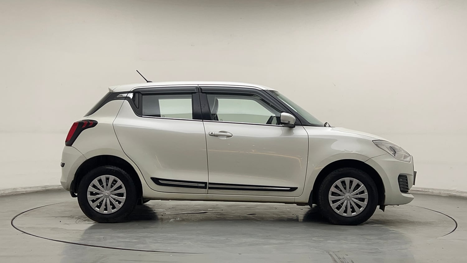 Used 2021 Maruti Suzuki Swift VXi Petrol Manual exterior RIGHT SIDE VIEW