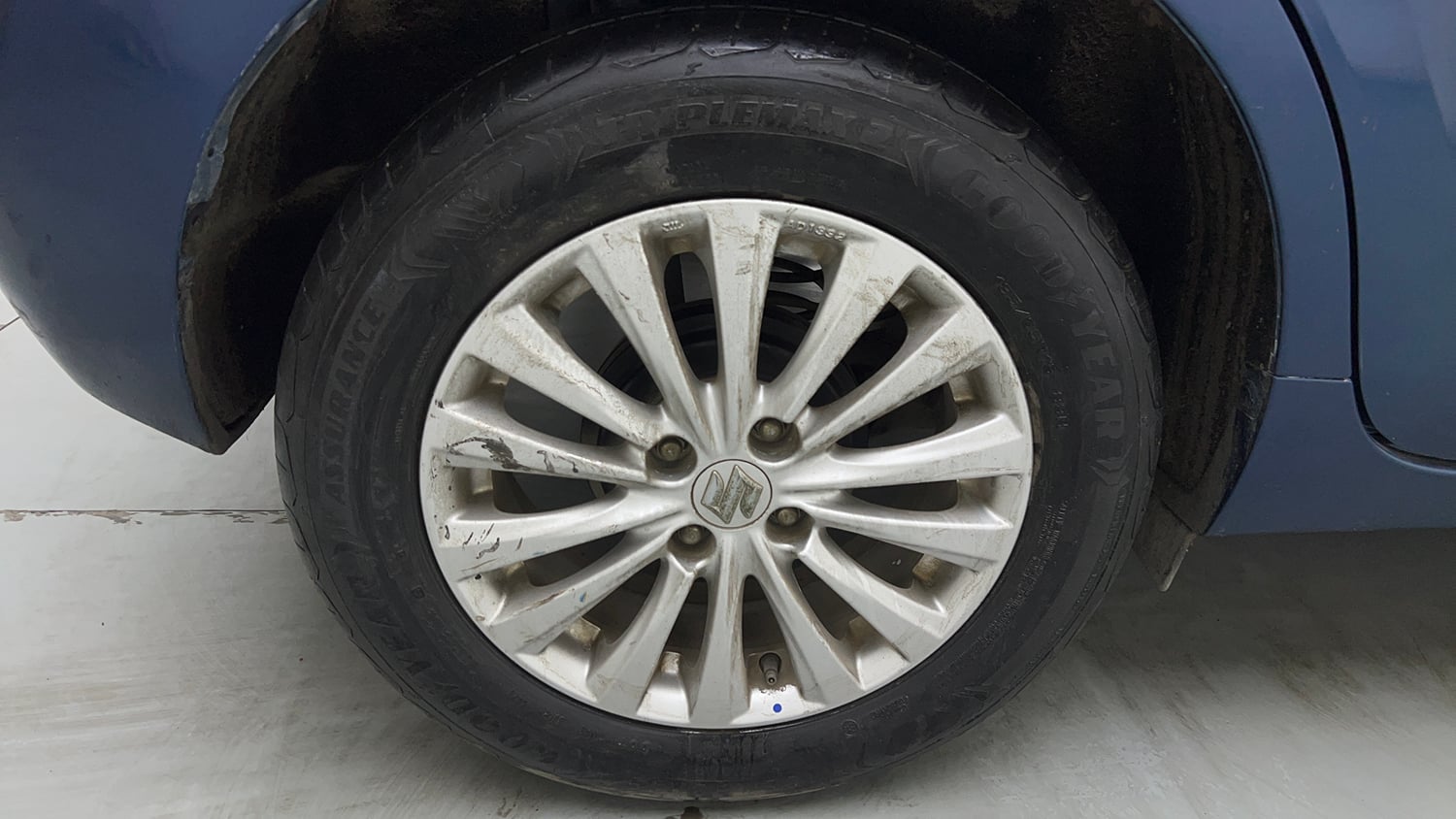 Used 2016 Maruti Suzuki Baleno Delta 1.2 AT Petrol Automatic tyres RIGHT REAR TYRE RIM VIEW