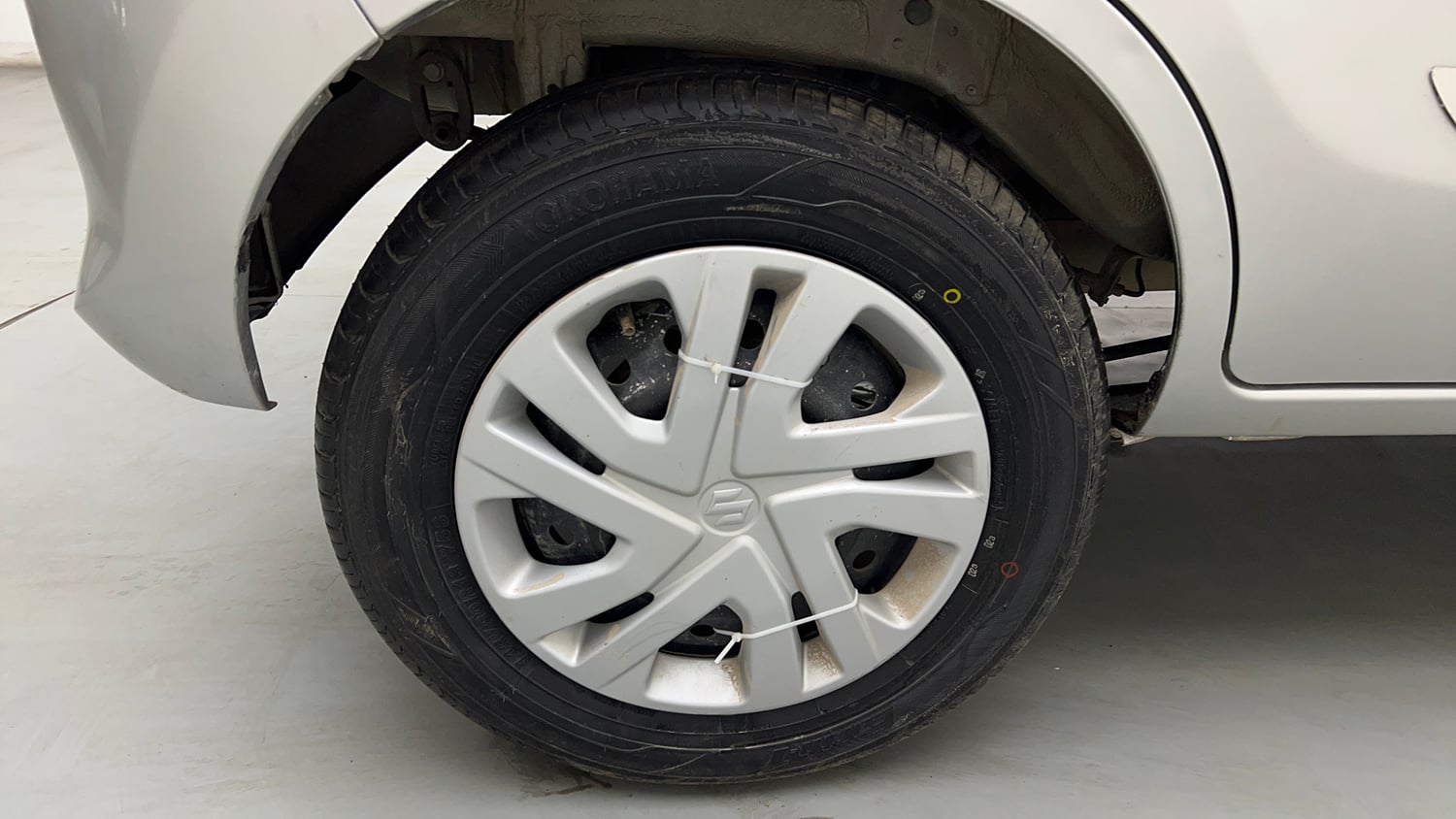 Used 2022 Maruti Suzuki Alto 800 LXi (O) Petrol Manual tyres RIGHT REAR TYRE RIM VIEW