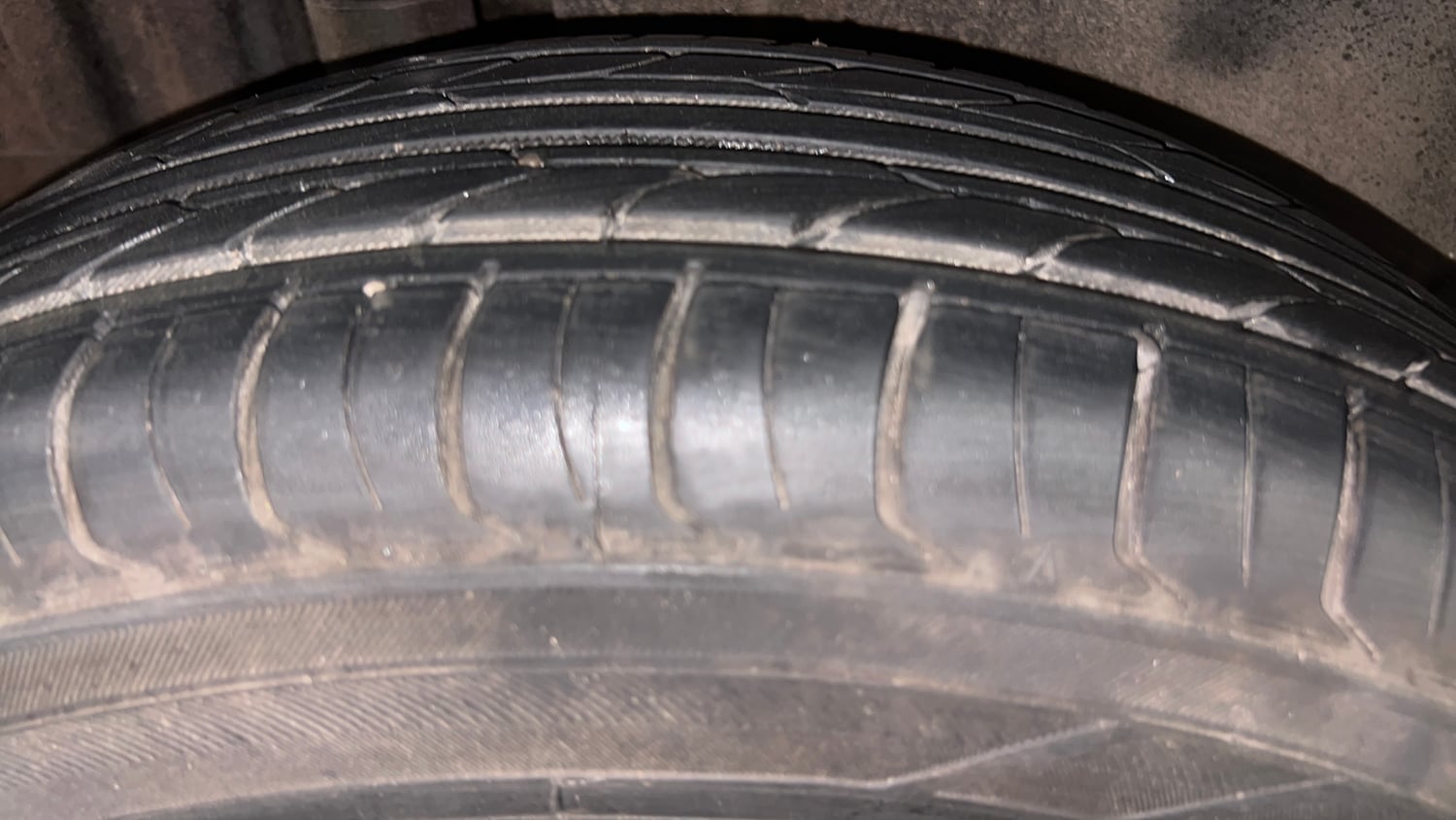 Used 2012 Maruti Suzuki Swift VXi Petrol Manual tyres RIGHT REAR TYRE TREAD VIEW