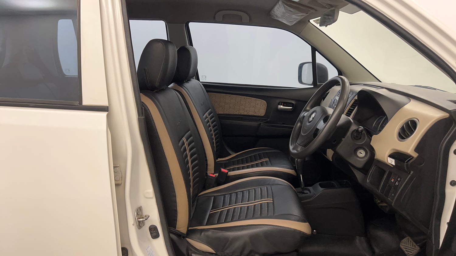 Used 2017 Maruti Suzuki Wagon R 1.0 VXI AMT (O) Petrol Automatic interior RIGHT SIDE FRONT DOOR CABIN VIEW