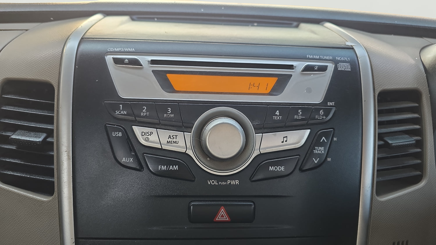 Used 2015 Maruti Suzuki Wagon R VXI Petrol Manual interior MUSIC SYSTEM & AC CONTROL VIEW