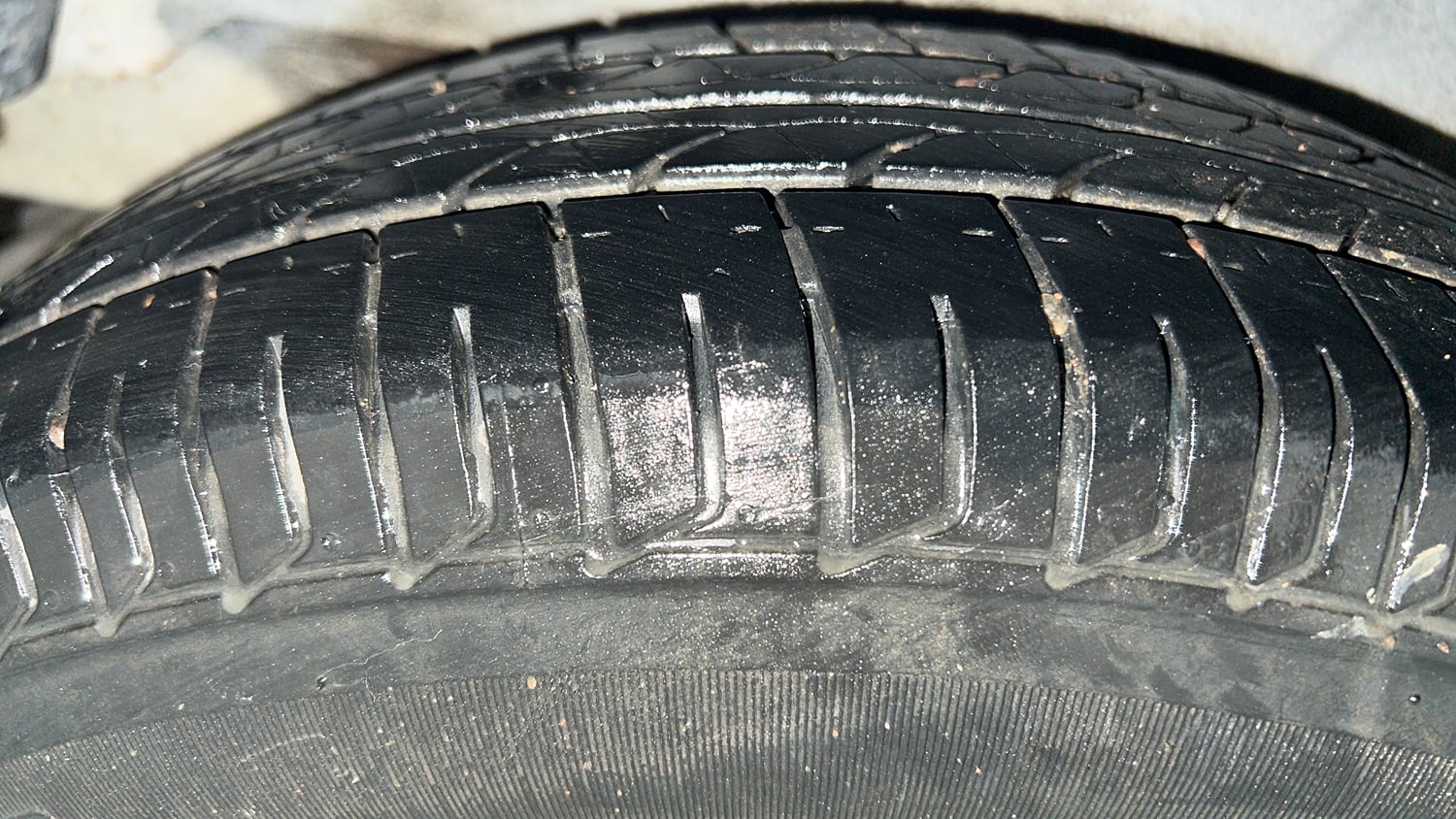 Used 2014 Hyundai i10 Sportz 1.1 iRDE2 Petrol Manual tyres RIGHT REAR TYRE TREAD VIEW