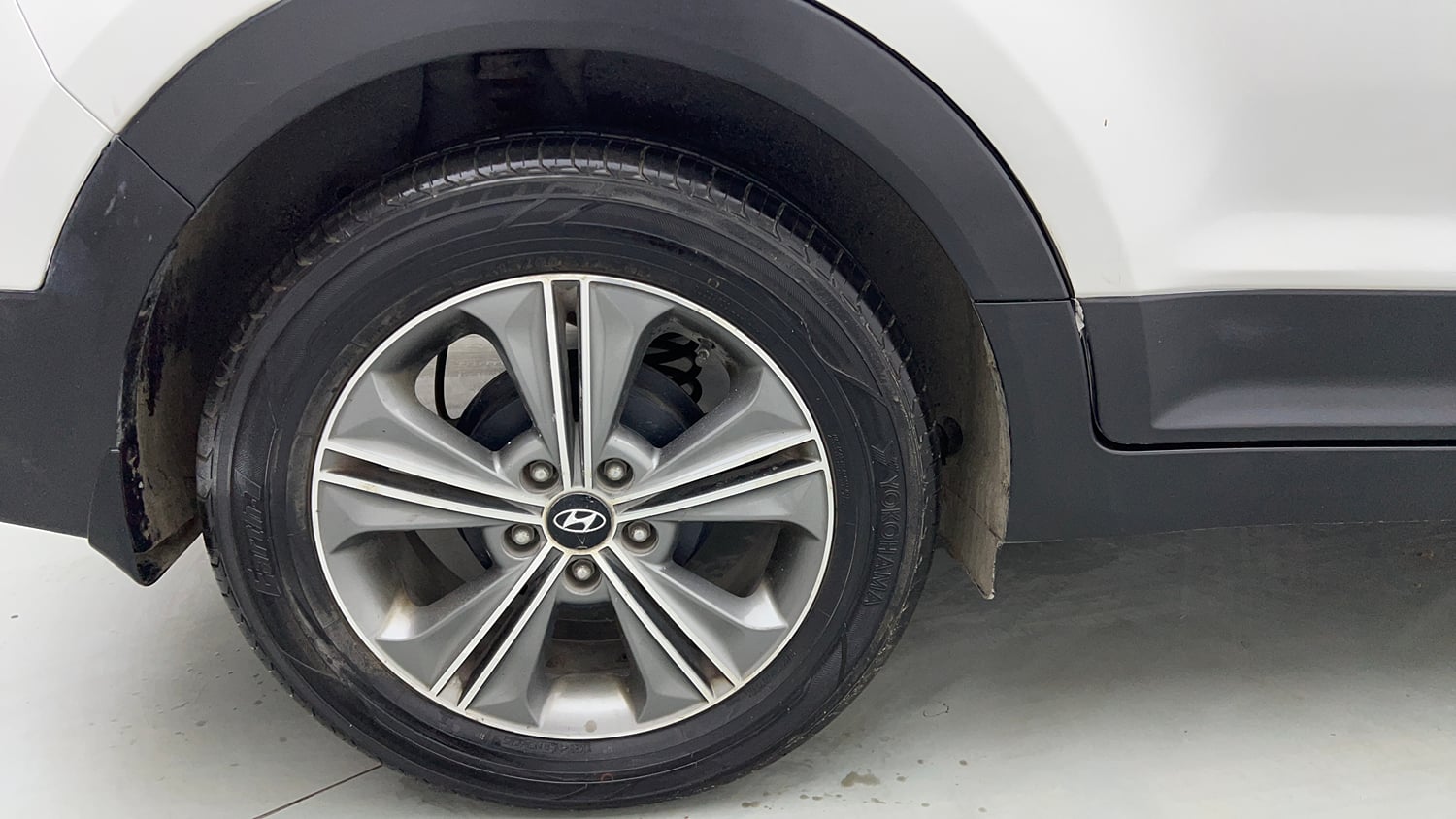 Used 2017 Hyundai Creta SX Plus 1.6 AT Petrol Petrol Automatic tyres RIGHT REAR TYRE RIM VIEW
