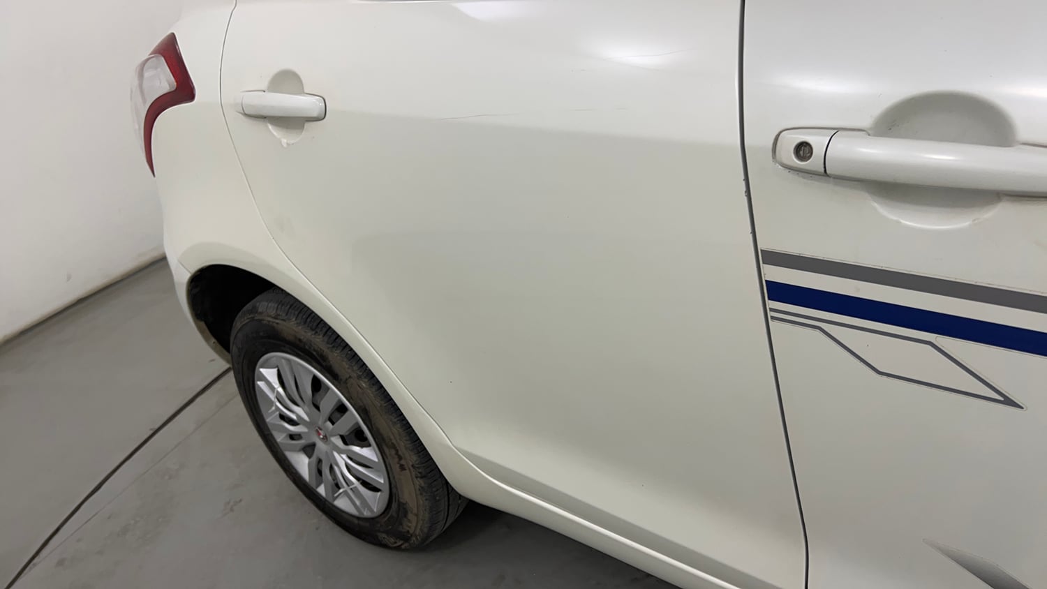 Used 2013 Maruti Suzuki Swift VXi Petrol Manual dents MINOR DENT